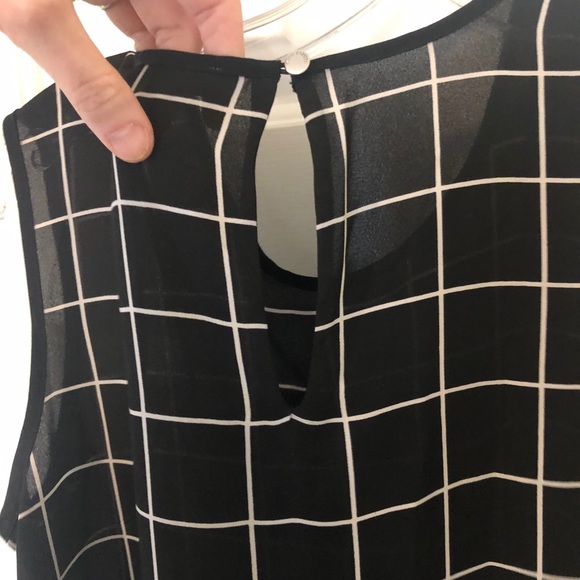 VINCE CAMUTO Keyhole Back Blouse - Picture 3 of 7